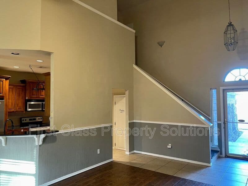 Moore House: 917 Renita Way