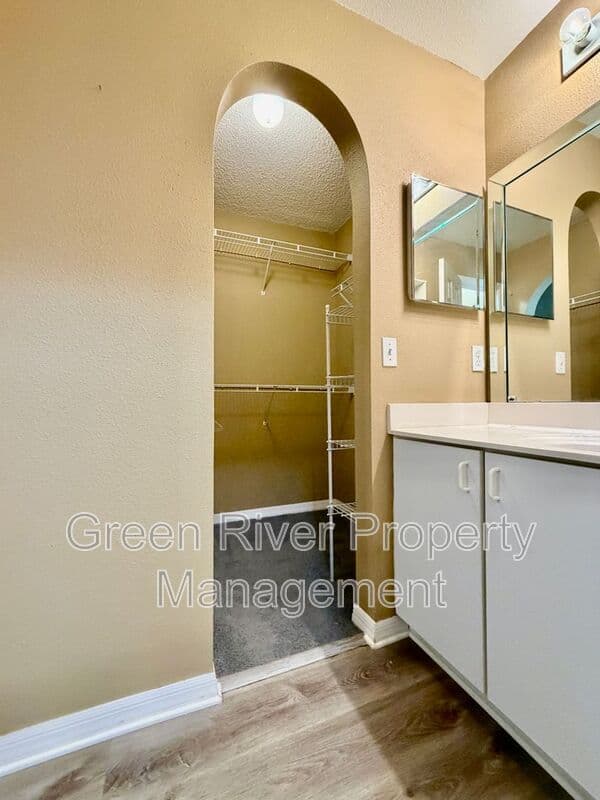Jacksonville House: 8311 Oak Crossing Drive West