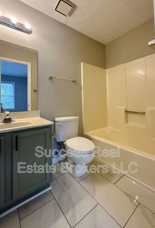 Kennesaw House: 1016 Kennesborough Rd NW