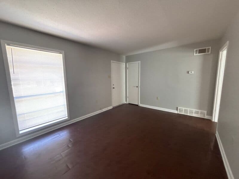 Memphis House: 5197 Chantilly Dr
