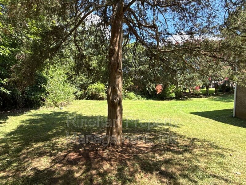 Rock Hill House: 645 Greenbriar Avenue