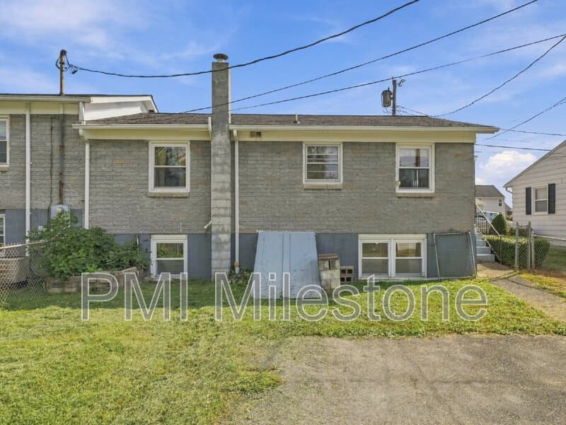 Boonsboro House: 103 Young Ave