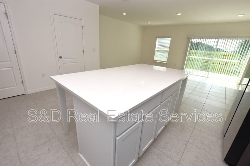 Lakeland House: 3913 Academia Ave.