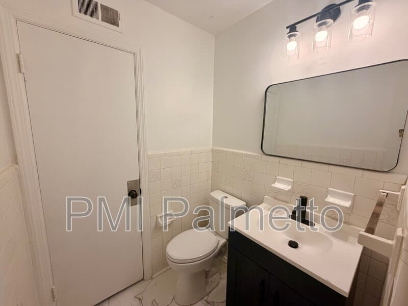 Columbia House: 7348 Parkview Drive