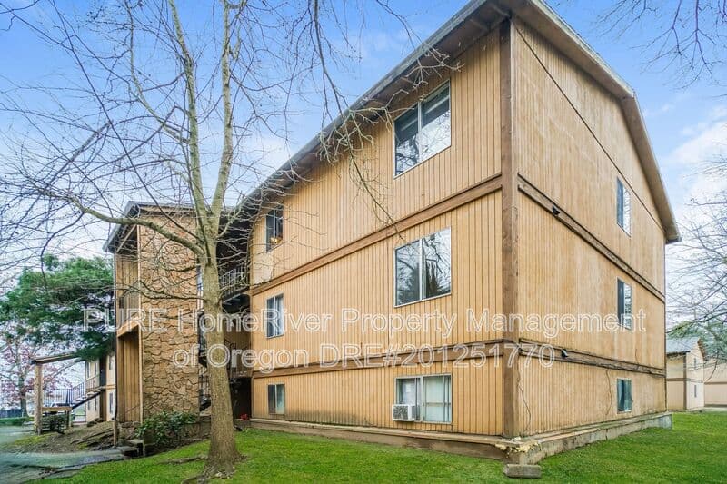 Portland House: 14128 NE Sandy Blvd