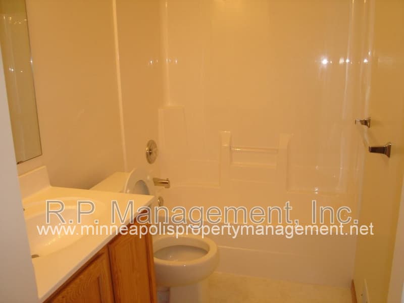 Apple Valley Townhome: 15220 Florist Cir