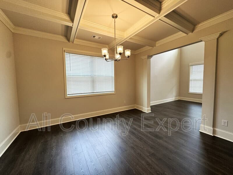Cumming House: 5595 Loring St