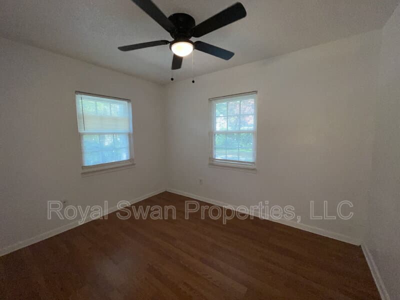 Auburndale House: 222 Lakeview Drive