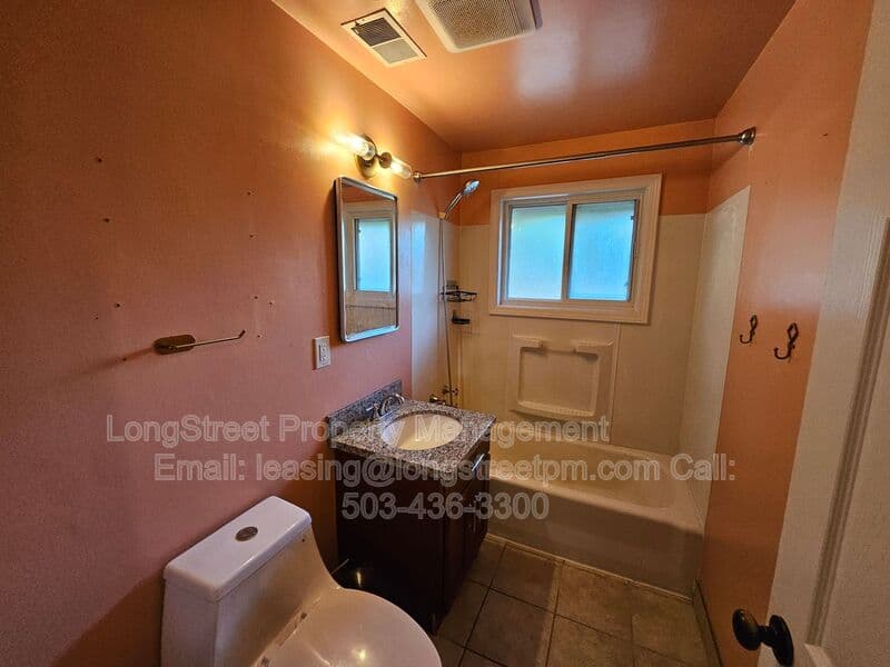 Portland House: 622 SE 137th Ave