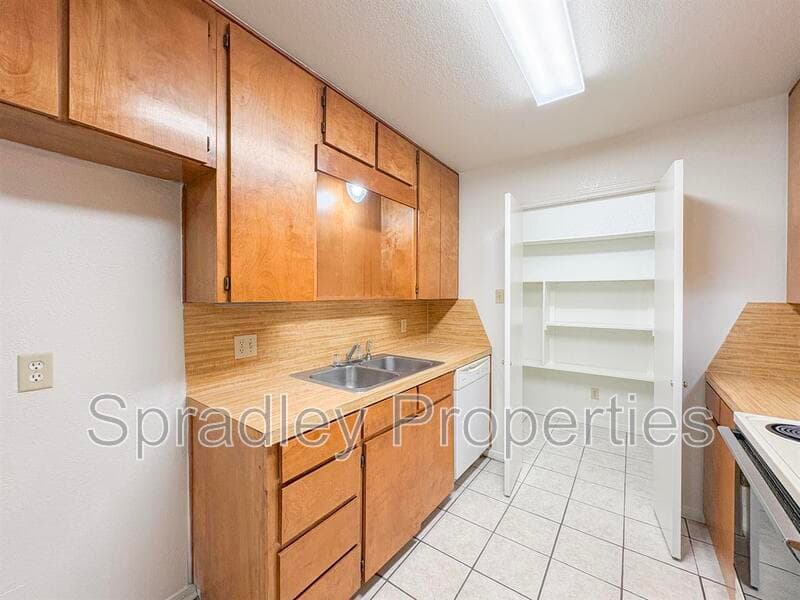 Belton Condo: 406B N Lp 121