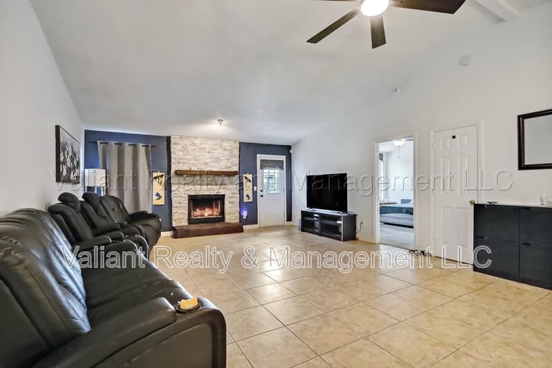 Jacksonville House: 5286 Julington Creek Road