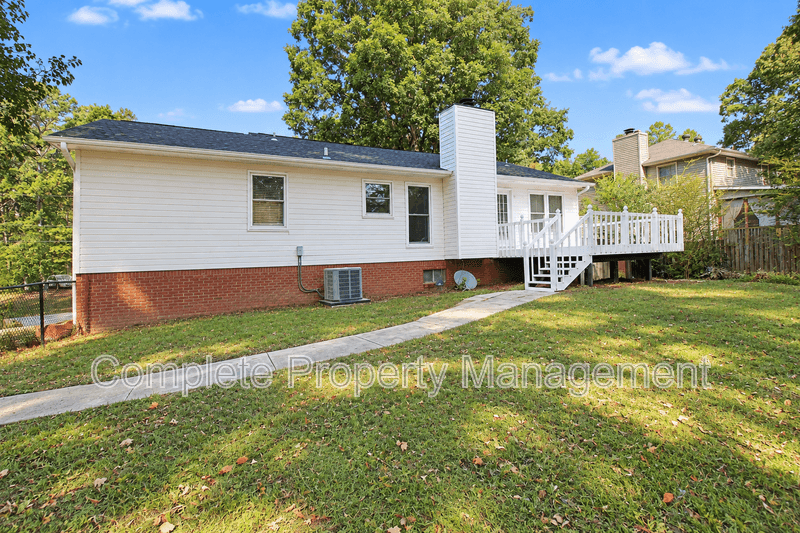 Calera House: 120 Southern Hills Circle
