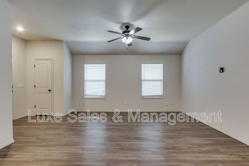 Edmond House: 437 Chalk Hill Ct