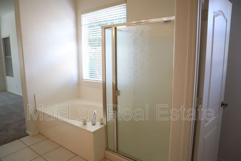Chandler House: 3820 S Barberry pl