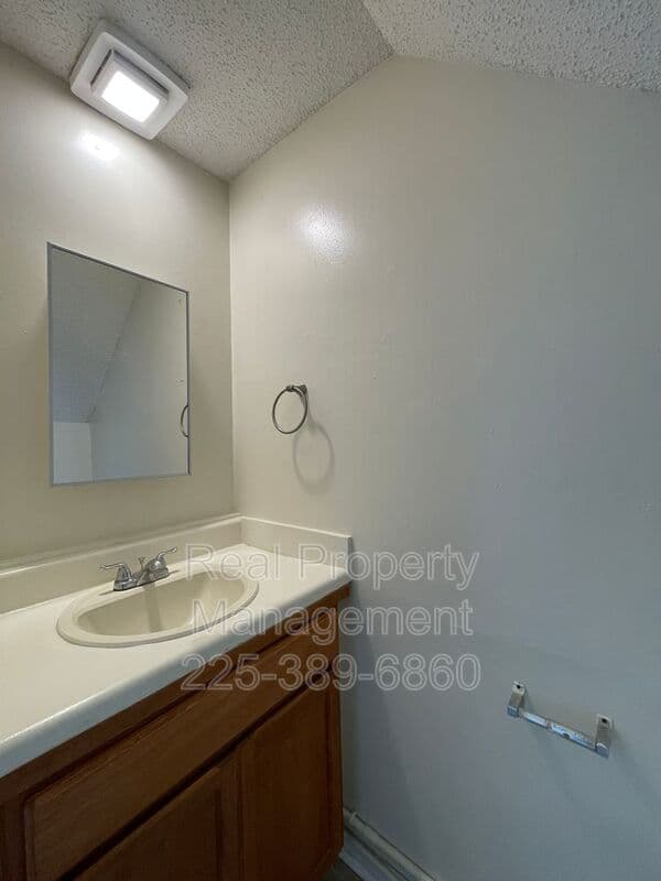 New Roads Townhome: 750 Hospital Rd.