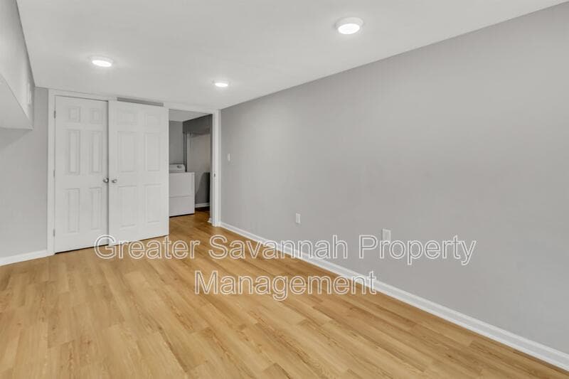 Savannah House: 916 East 35th Street