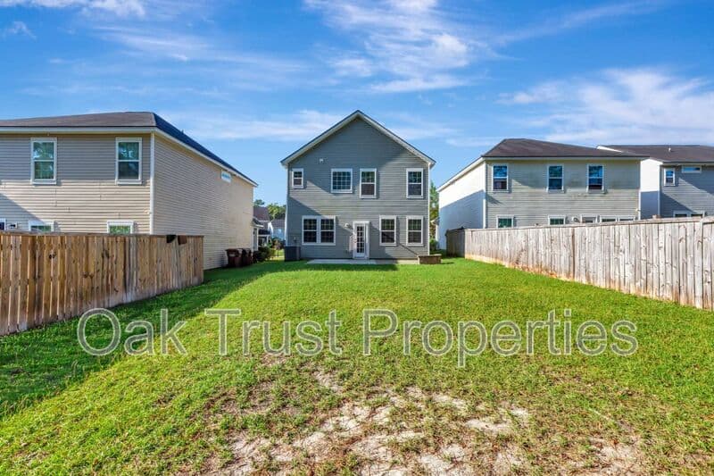 Moncks Corner House: 220 Lazy River Lane