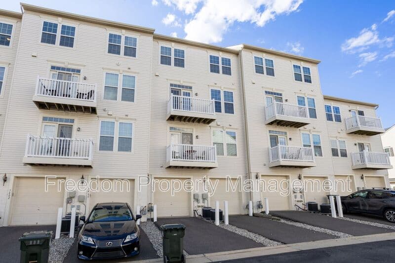 Gainesville Townhome: 7408 Brunson Cir