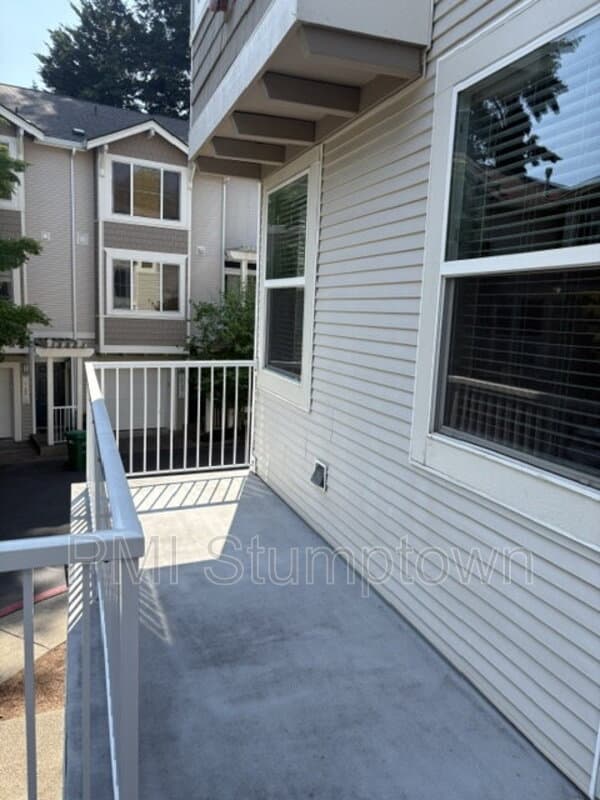 Portland Townhome: 14184 SW Barrows RD