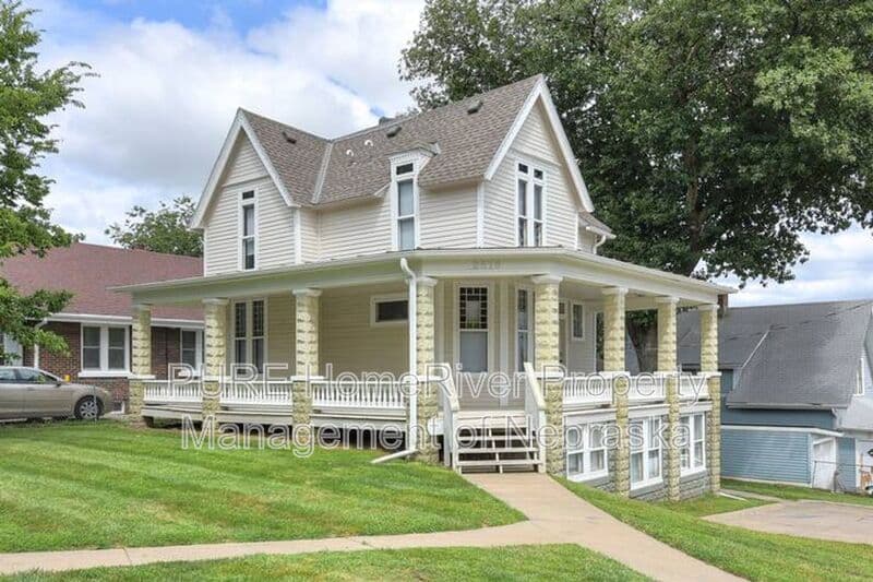 Omaha Condo: 2518 Woolworth Avenue