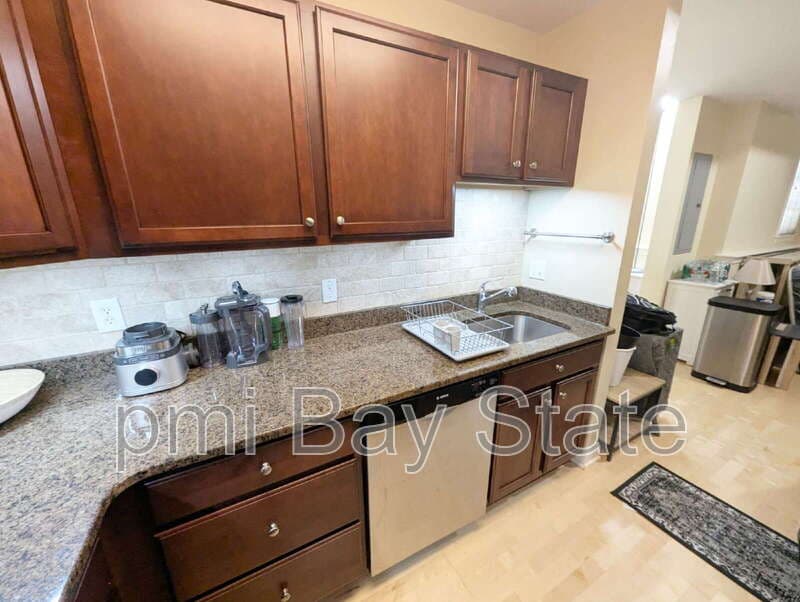 Norwood Condo: 27 Saint James Avenue