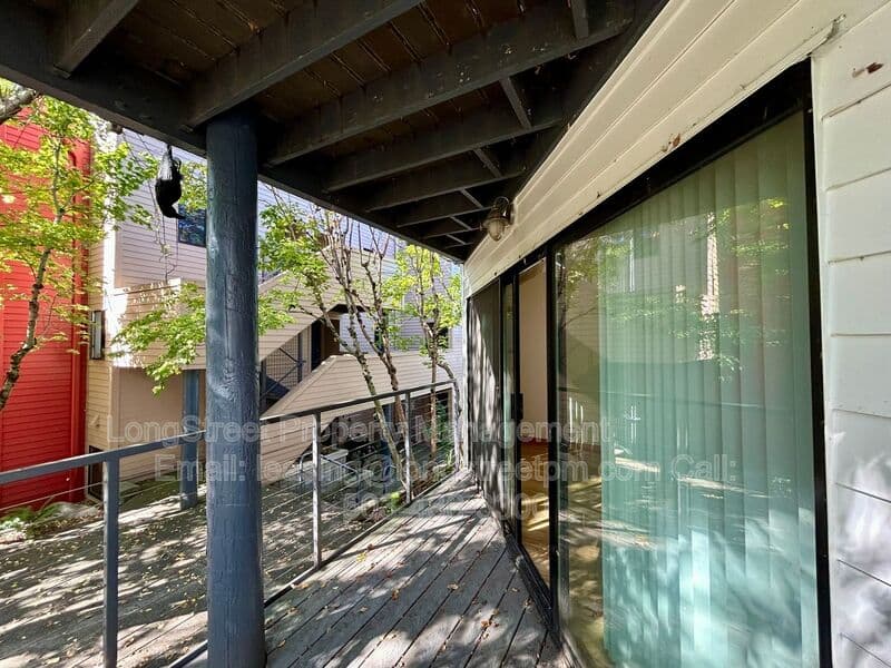 Portland Condo: 720 NW Naito Pkwy D22