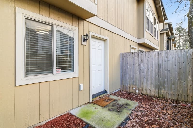 Lakewood Condo: Gravelly Lake Townhomes 8911 Gravelly Lake Dr SW - 116