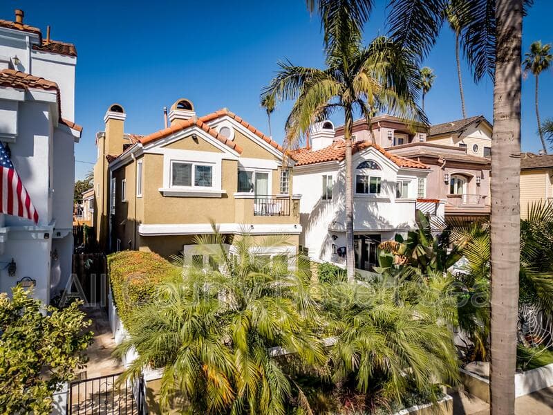 Huntington Beach House: 621 8th St