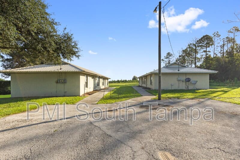 Dade City House: 9950 U.S. 98