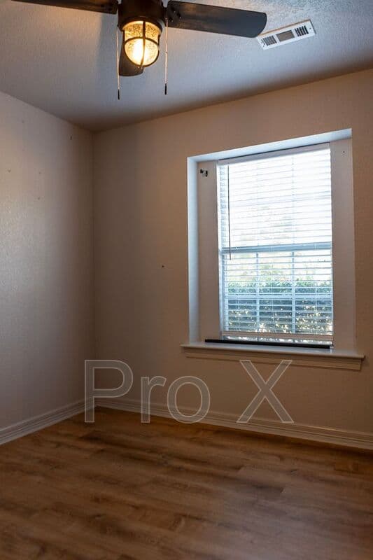 Fayetteville House: 833 S Eastview Drive
