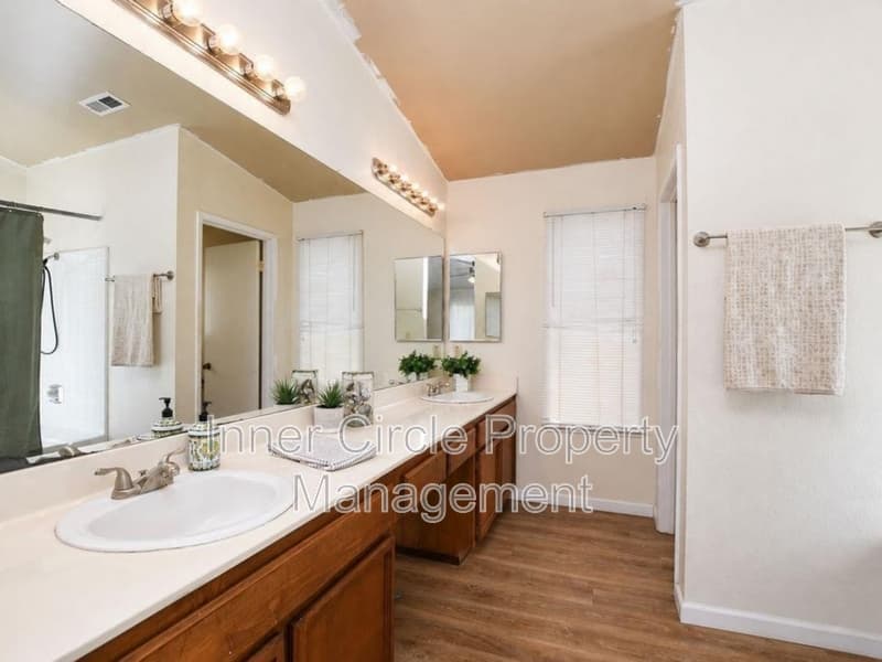 Oakley House: 4239 Sequoia Drive
