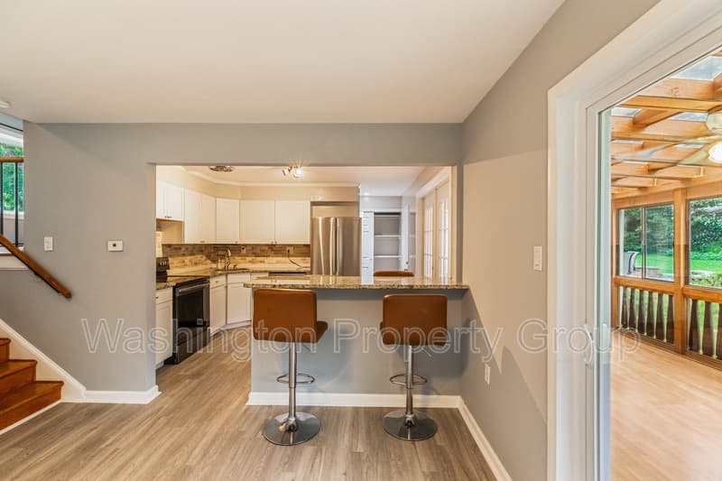 Fairfax House: 4232 Linden St