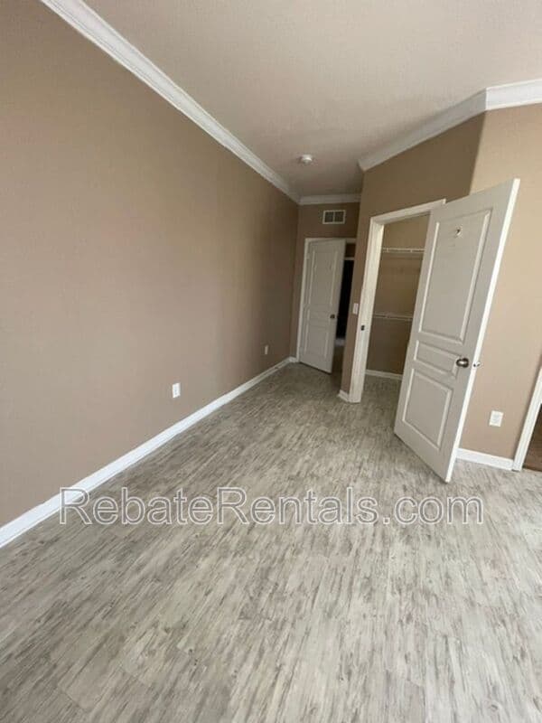 Jacksonville Condo: 8290 Gate Parkway W