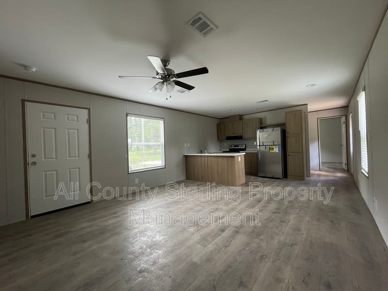Lake City House: 150 SE Perfect Court