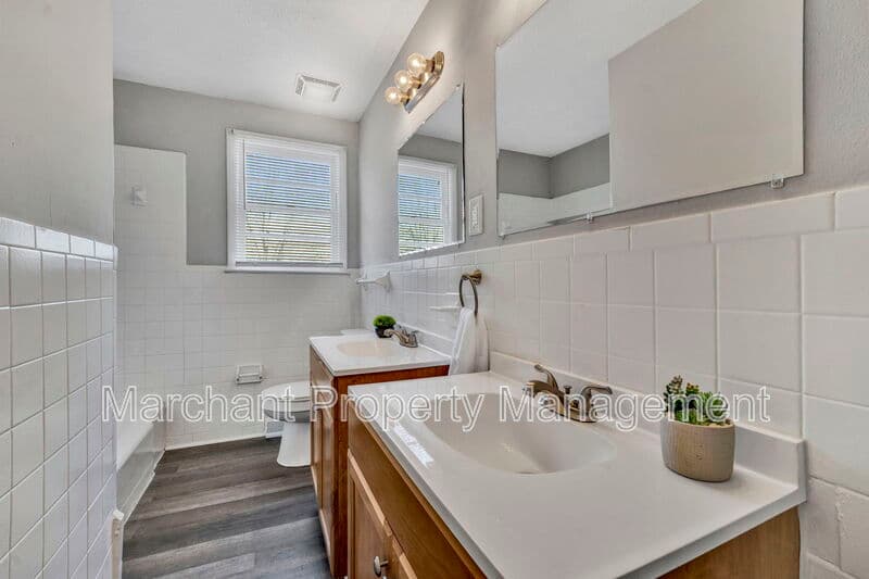 Greenville House: 17 Miracle Drive
