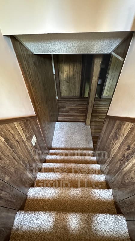 Athens House: 1305 Ridgeway Circle