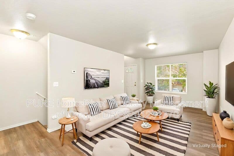 Troutdale House: 778 E Historic Columbia River Hwy