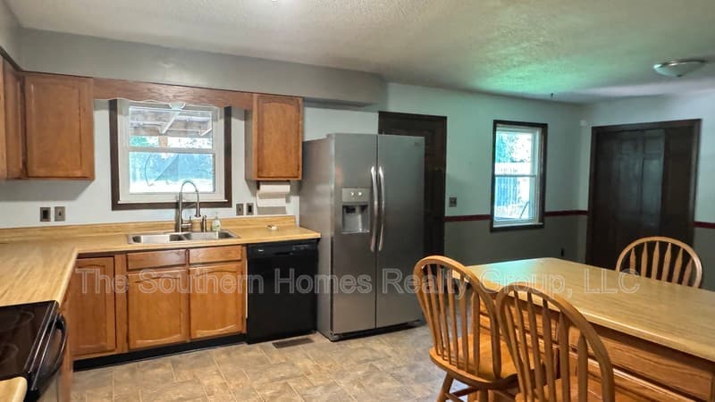 Athens House: 1305 Ridgeway Circle