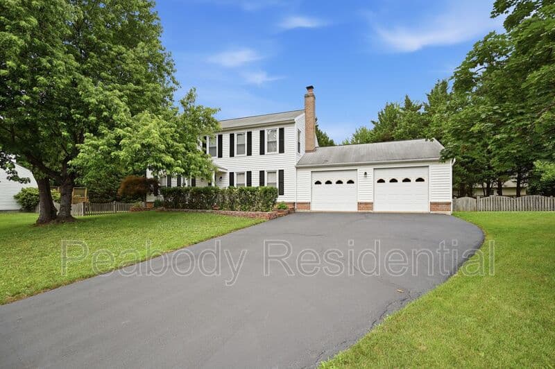 Great Falls House: 10609 Oxford Ct