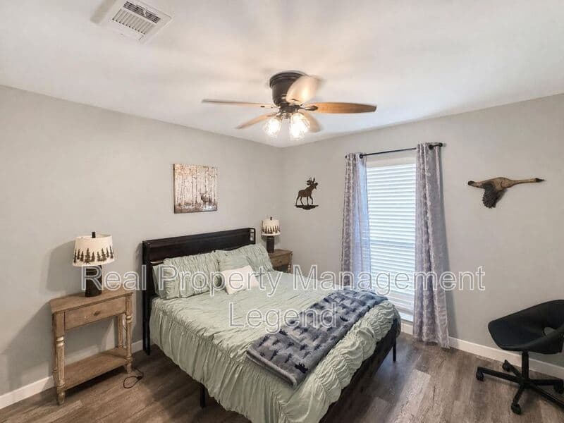 Carrollton House: 2930 Furneaux Ln
