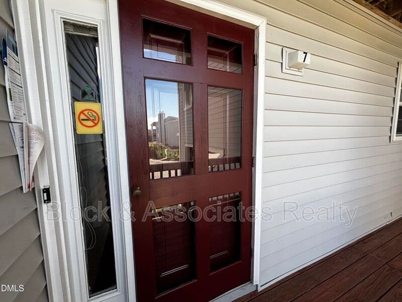 Fayetteville House: 259-7 Waterdown Drive