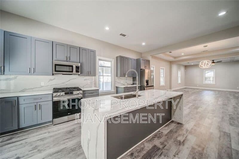 Atlanta House: 1058 White Oak Avenue