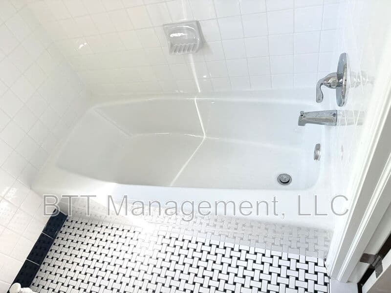 Brentwood Condo: 4013 38th St