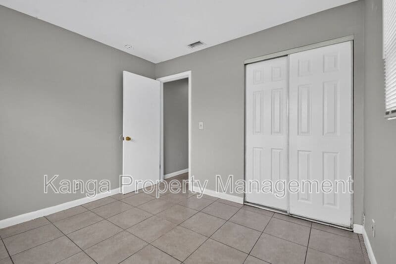 Riviera Beach House: 1037 W 28Th St