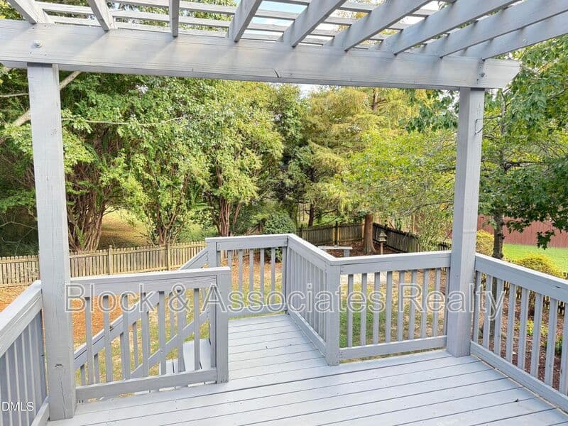 Apex House: 2006 Battlewood Rd.