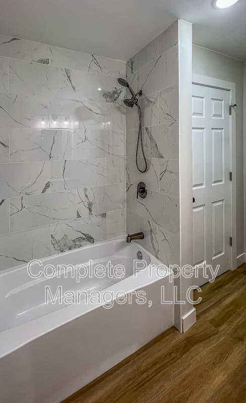 Albert Lea House: 1405 West Clark Street