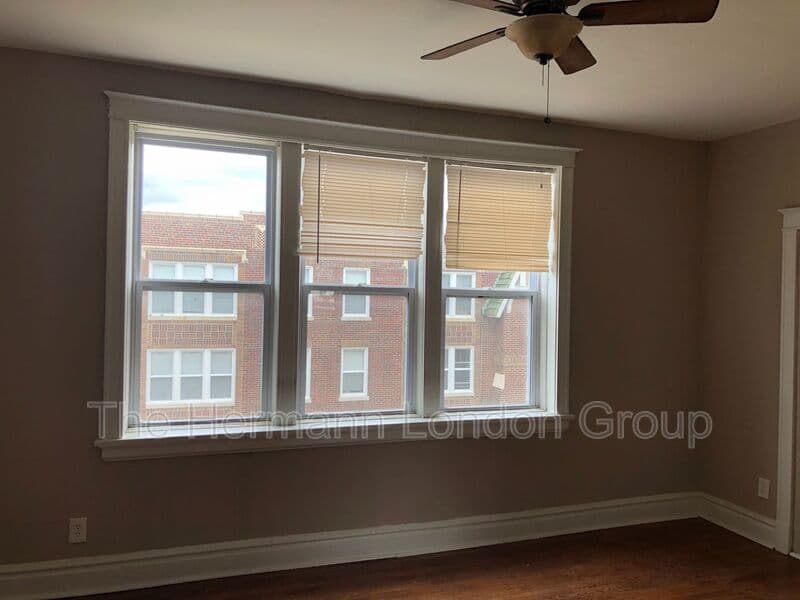 Saint Louis Condo: 3300-3308 Russell Blvd
