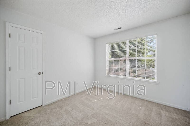 Chesapeake House: 1213 Ruxton Ct