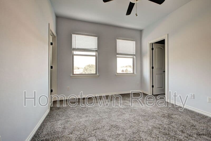 Edmond Townhome: 459 S Fretz Avenue