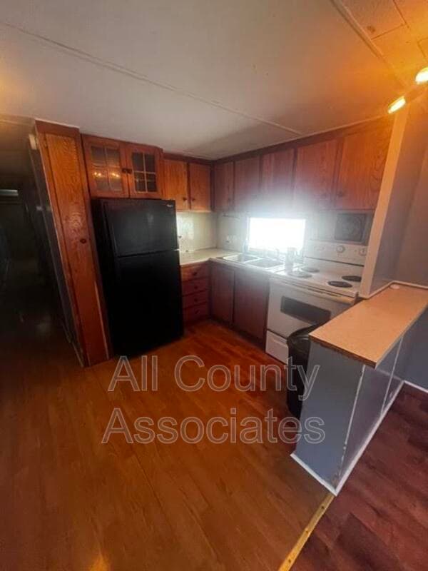 Holiday House: 1844 Mary Ln